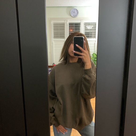 Aritzia GD Taupe Oversized Boyfriend Crewneck - Picture 2 of 2